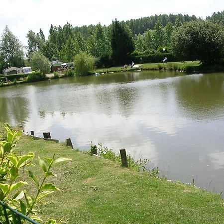 Auberge Des Etangs Roussent Екстериор снимка