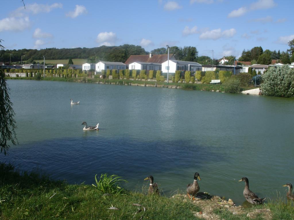 Auberge Des Etangs Roussent Екстериор снимка